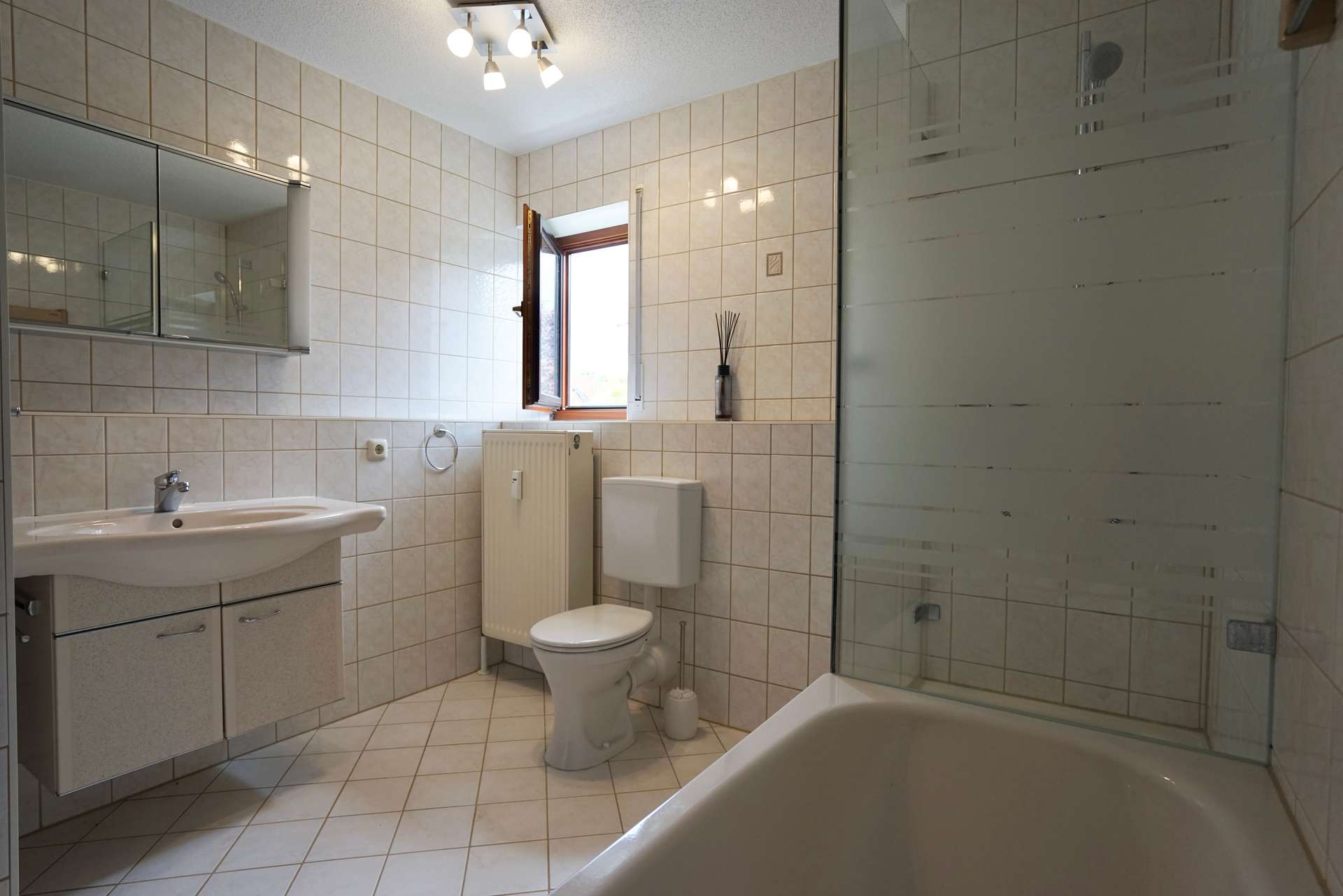 Wanne, Dusche, Fenster u. Mehr! 