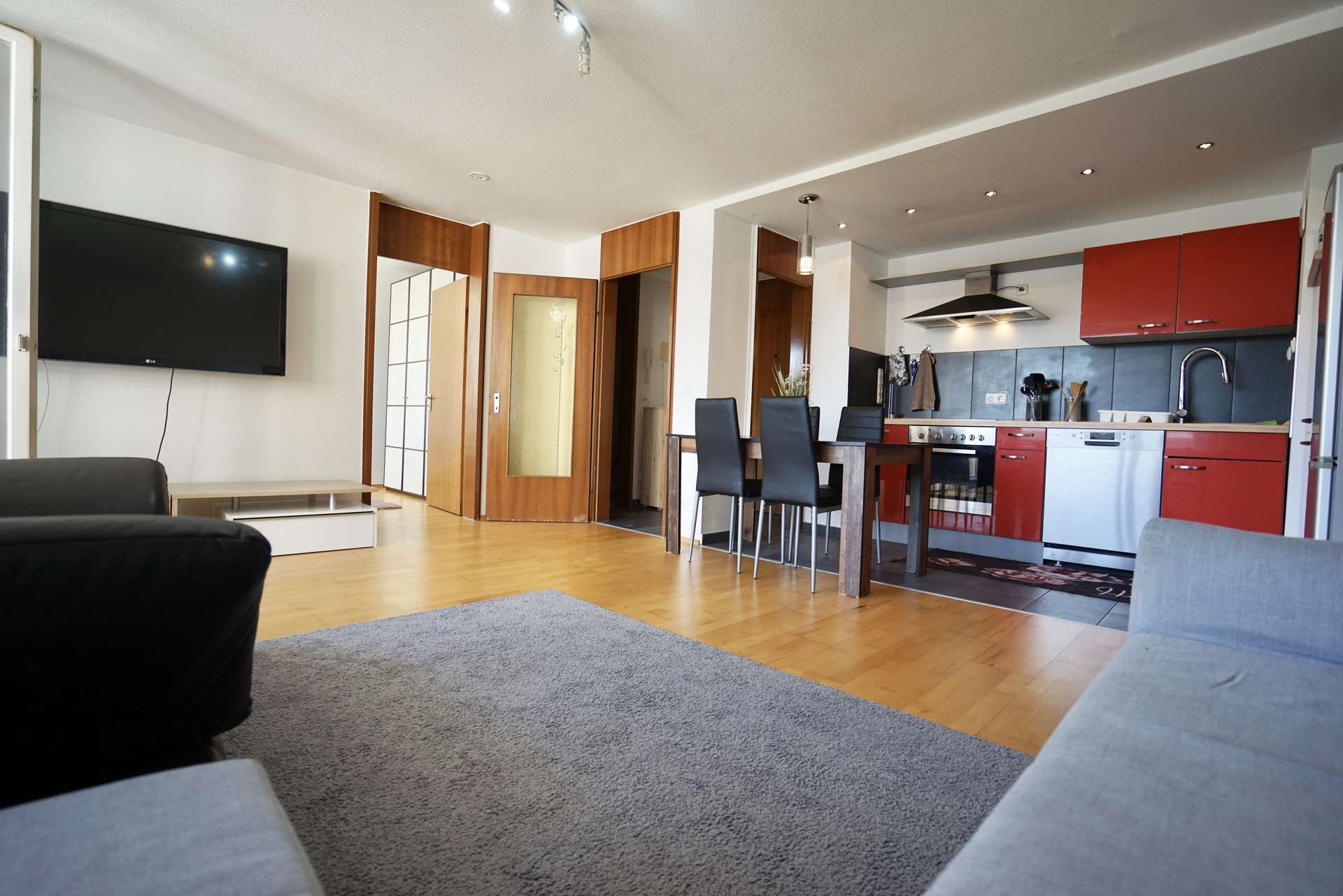 Modernes Wohnen + Kochen