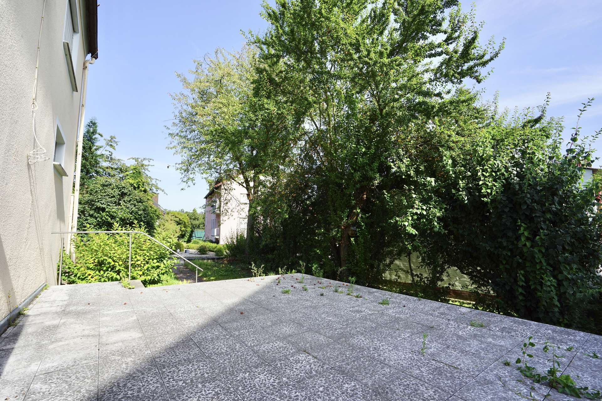 Terrasse EG mit Blick ins Grüne