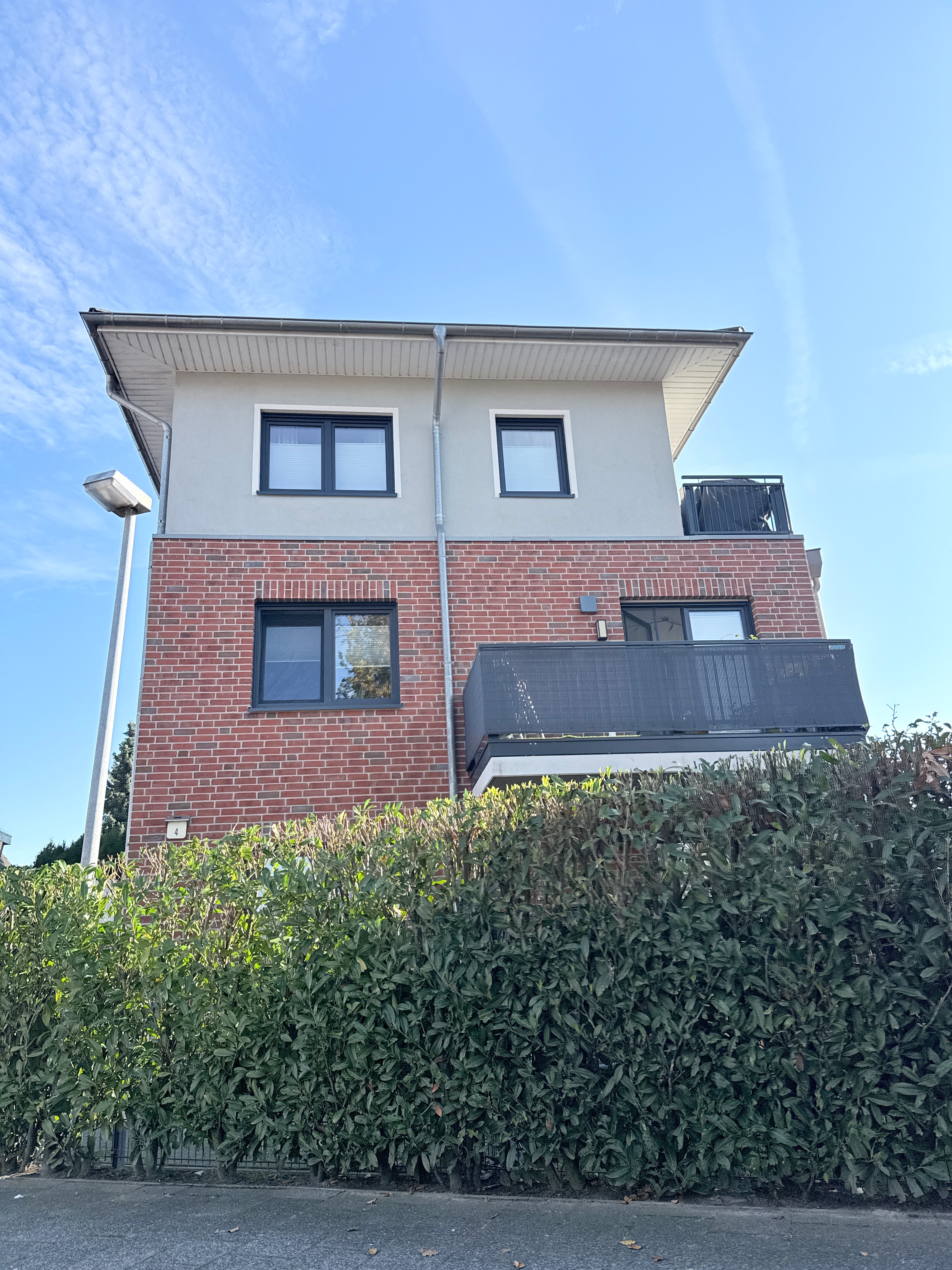 Attraktive Erdgeschosswohnung mit eigenem Garten und überdachter Terrasse