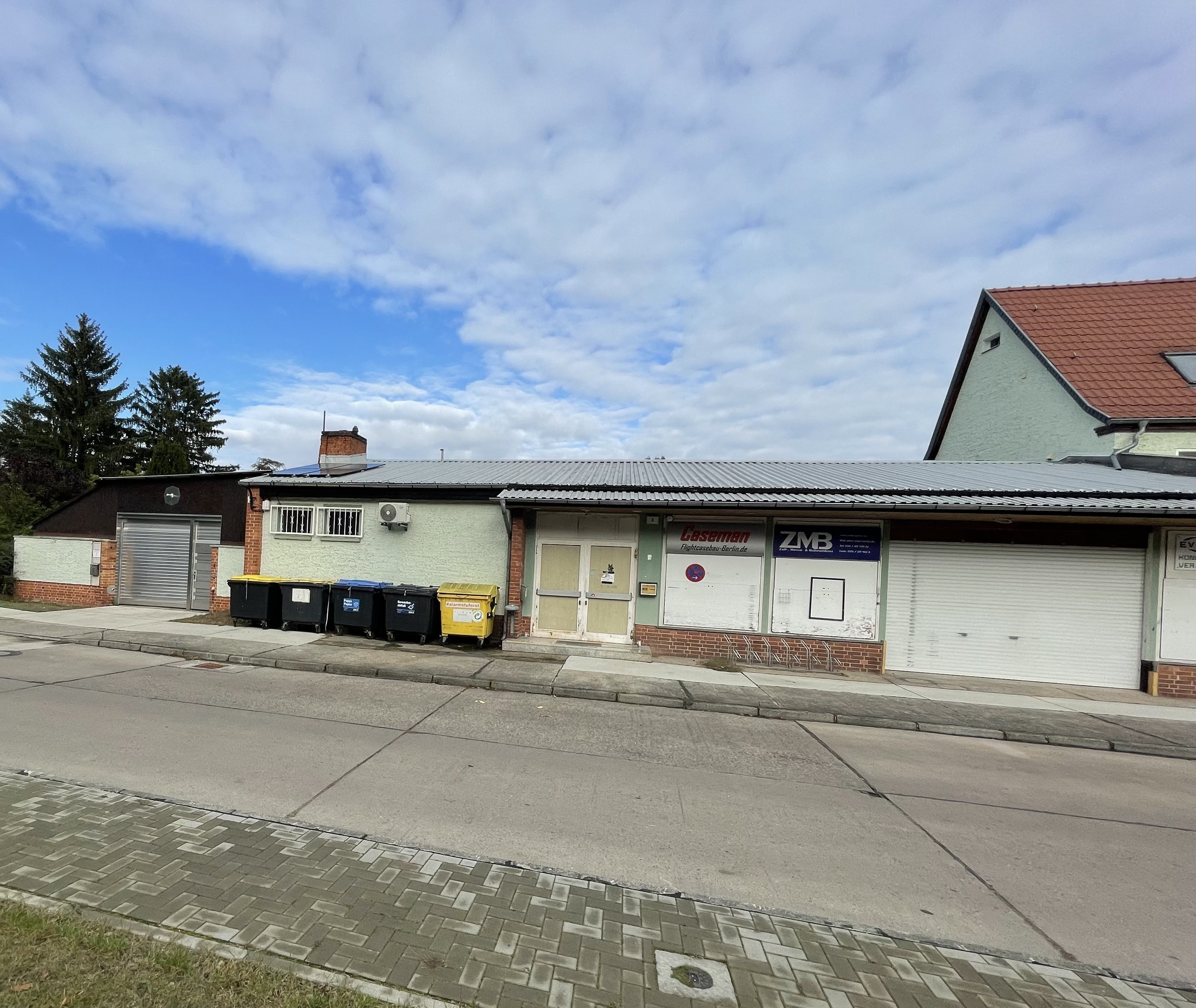 Mehrfamilienhaus mit einem gewerblichen Anbau für 2 Gewerbeeinheiten! Vollvermietet – Bild 3