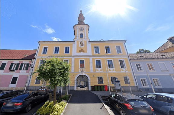 Wohnen im historischen Rathaus am Hauptplatz Wohnen im historischen Rathaus am Hauptplatz