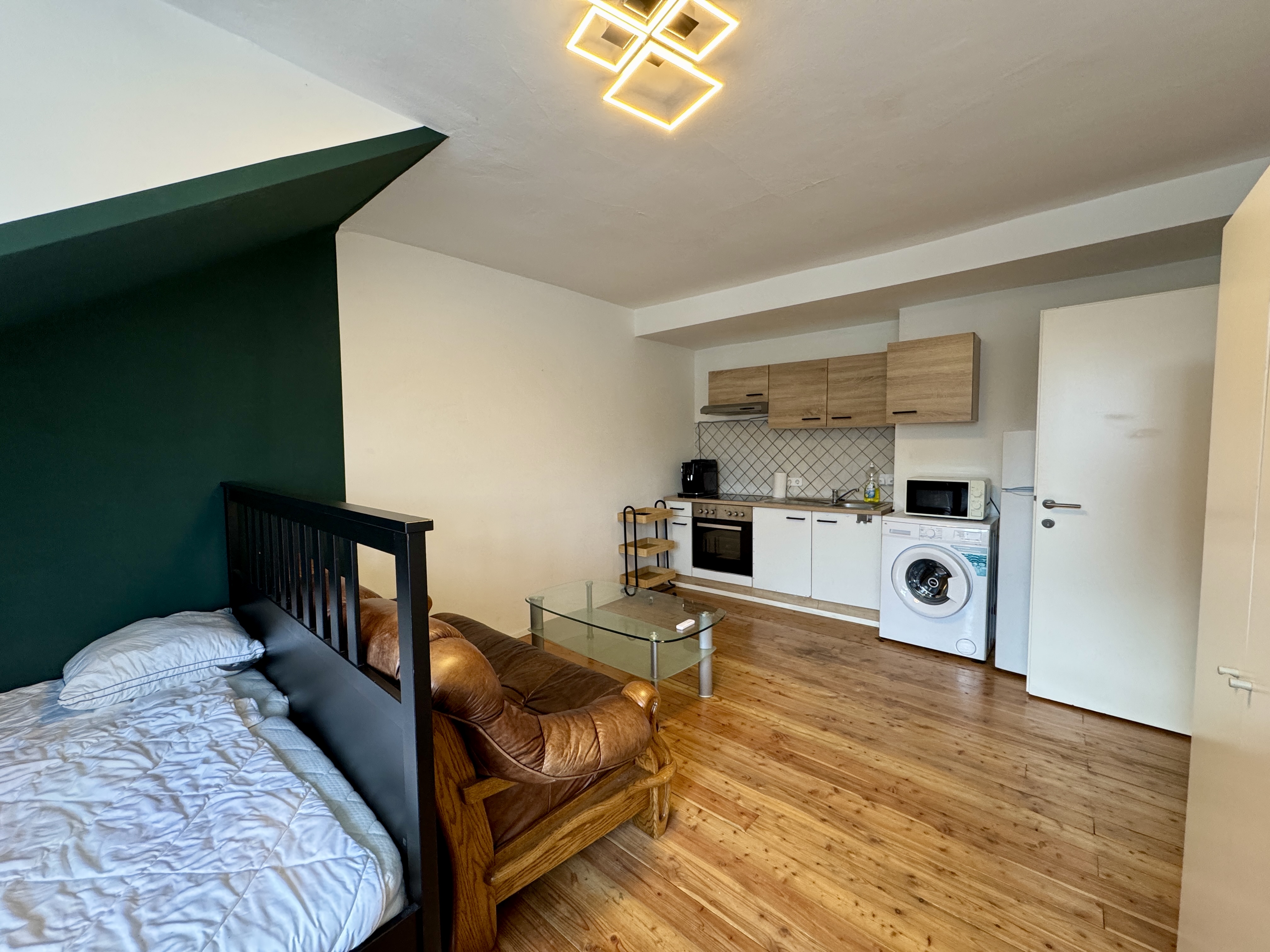 Möblierte Single-Wohnung Nähe Innenstadt Möblierte Single-Wohnung Nähe Innenstadt