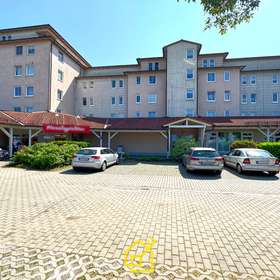 Straßenansicht Gewerbeeinheiten EG