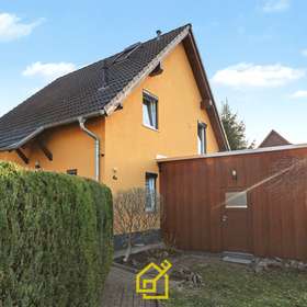 Weg zum Haus Carport