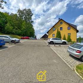 Seitenansicht Parkplatz 2