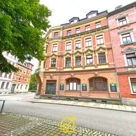 Straßenansicht Parkplätze