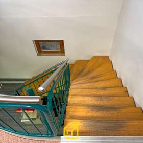 Treppe EG links ins UG