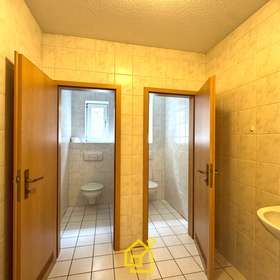 UG links Toilette Patienten und Personal