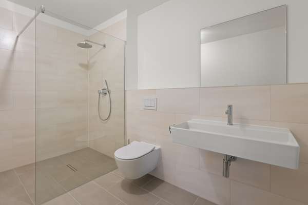 Badezimmer mit Dusche