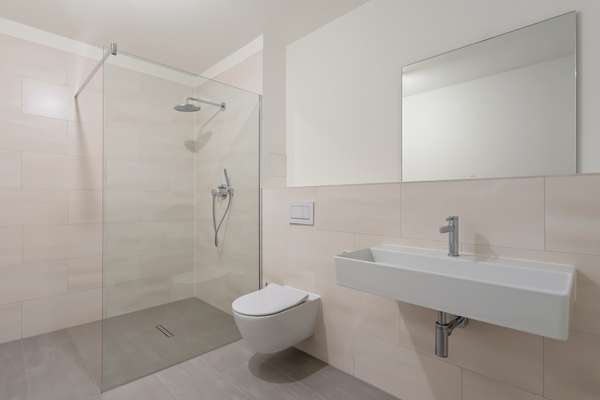 Badezimmer mit Dusche