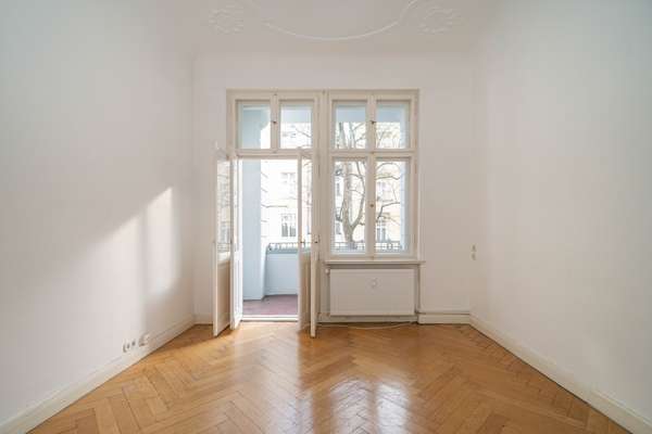 mit Balkon