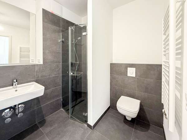 Modernes Duschbad