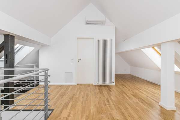 Mit Badezimmer