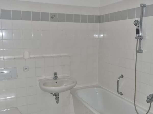 Wohnung_Mieten_Mendelssohnstraße_Duschbad