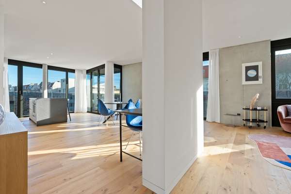 Lichtdurchfluteter Raum