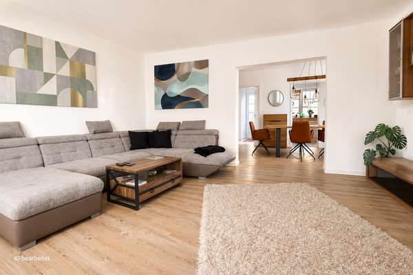 Haus_kaufen_Brandenburg_Werder_Wohnzimmer_KI