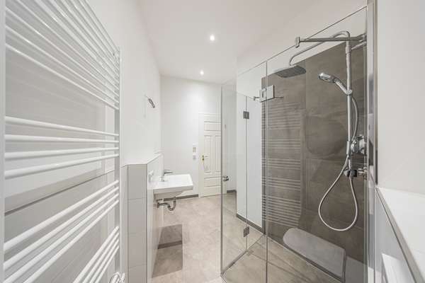 Tageslichtbad mit Dusche