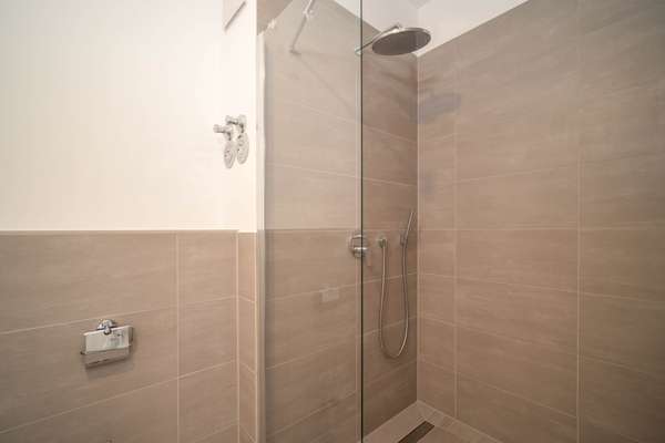 Mit Dusche
