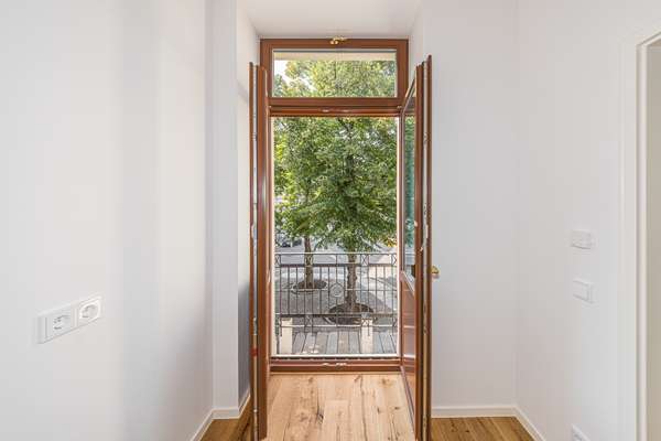 Mit Balkon