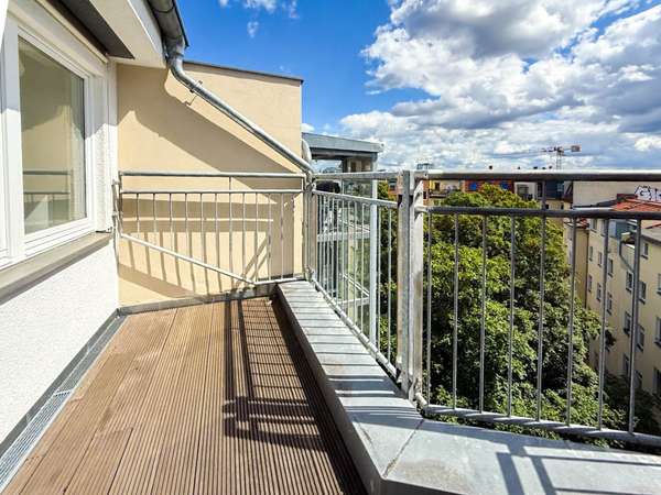 Balkon zum Hinterhof 