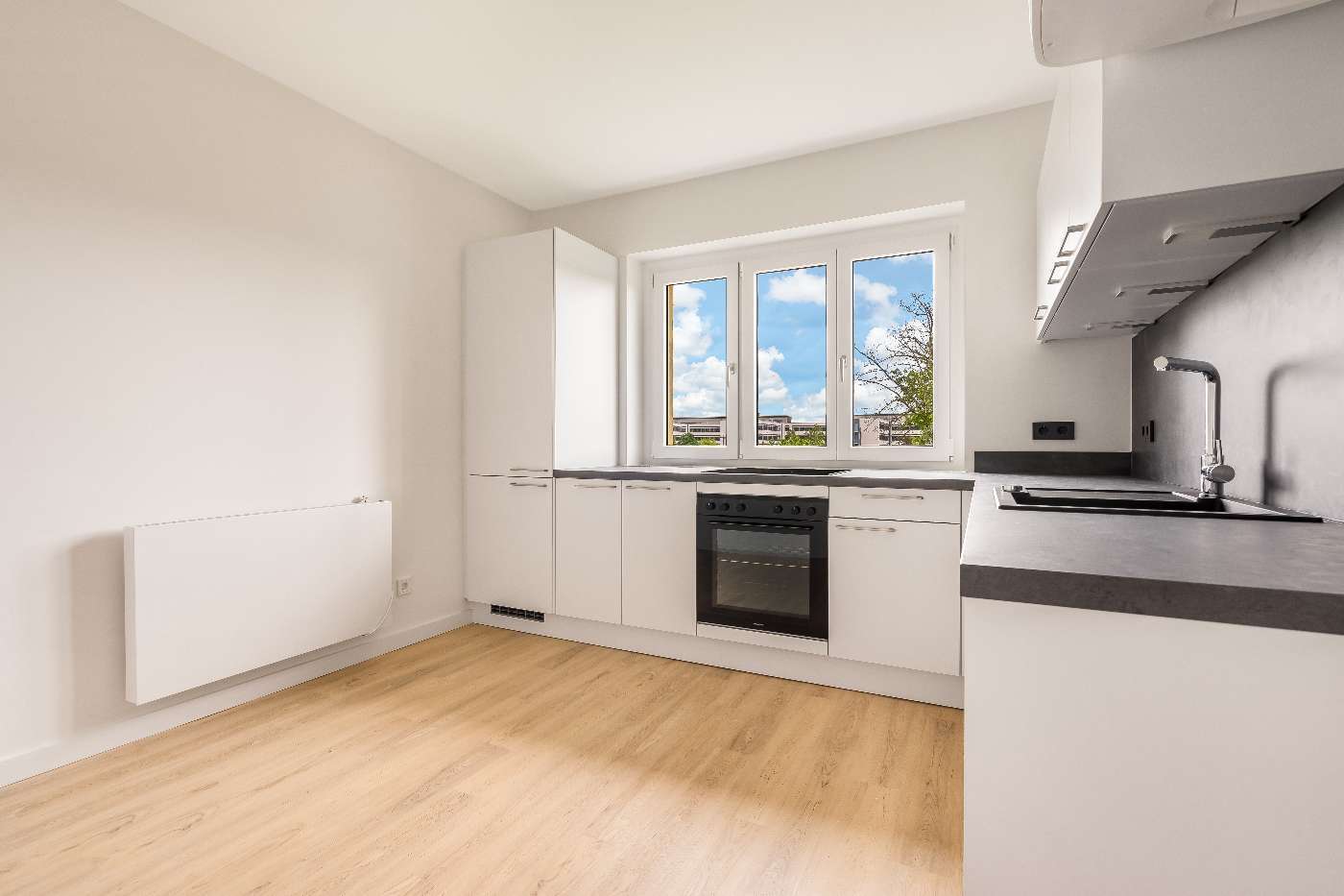 Nachmieter zum 01.11.2026 gesucht ! Modernisierte Wohnung mit Einbauküche und Duschbad