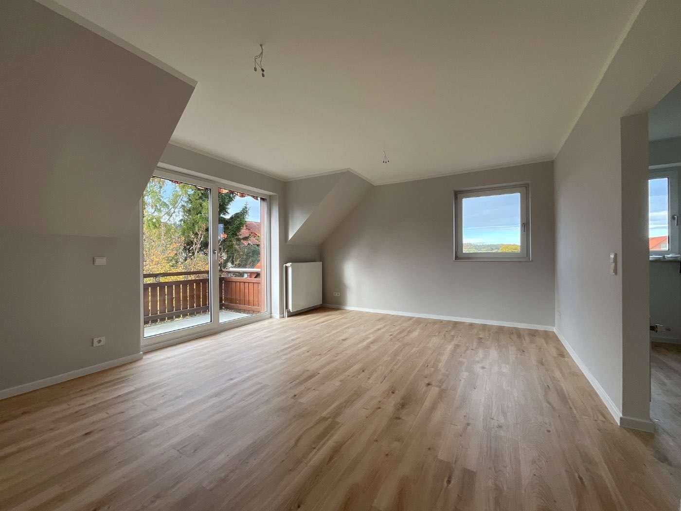 Erstbezug nach Sanierung inkl. Einbauküche, Balkon und Stellplatz