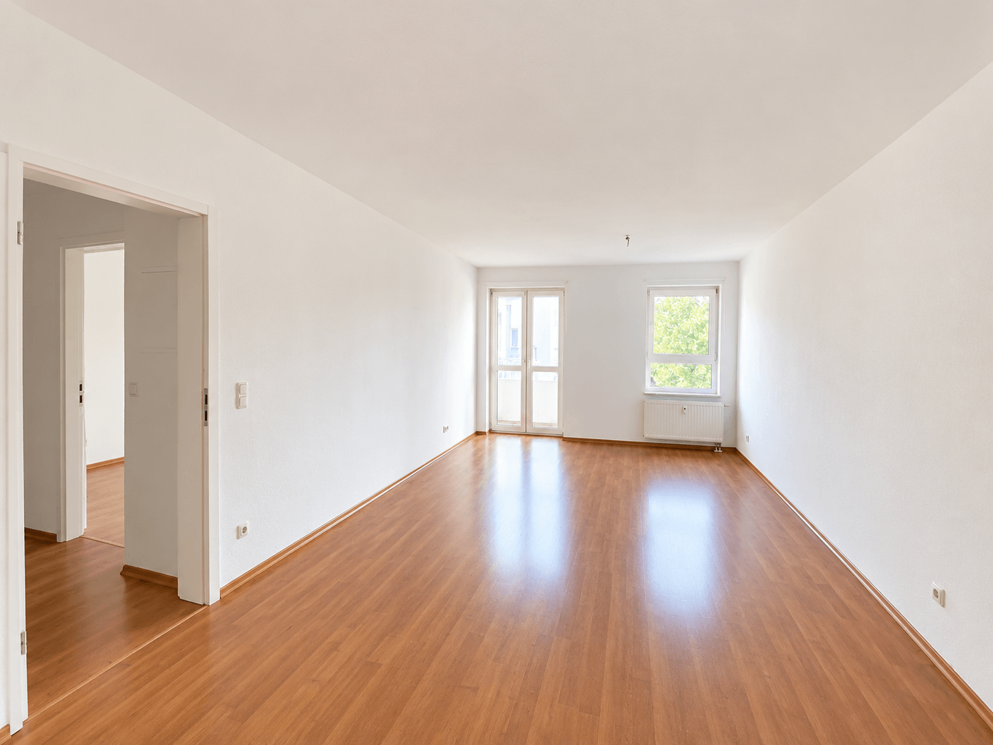 Großzügige Wohnung mit offener Küche, Balkon und Stellplatz