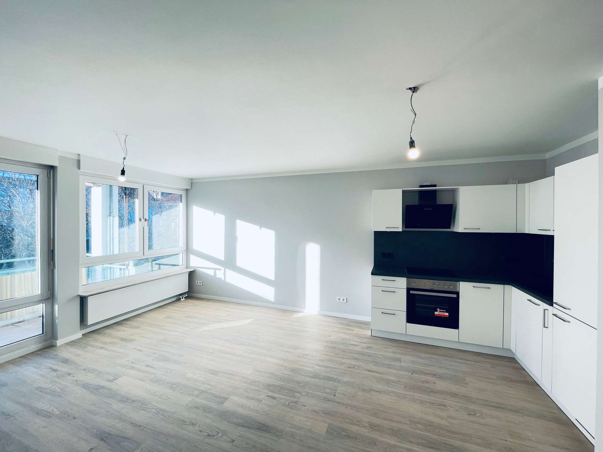 Nachmieter gesucht! Sanierte Wohnung mit Balkon, Einbauküche und Stellpatz