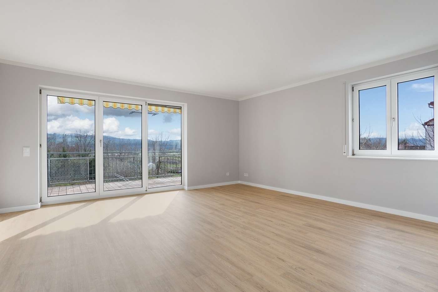 Nachmieter zum 01.10.26 gesucht! Wohnung mit Weitblick, Balkon, Einbauküche und Stellplatz