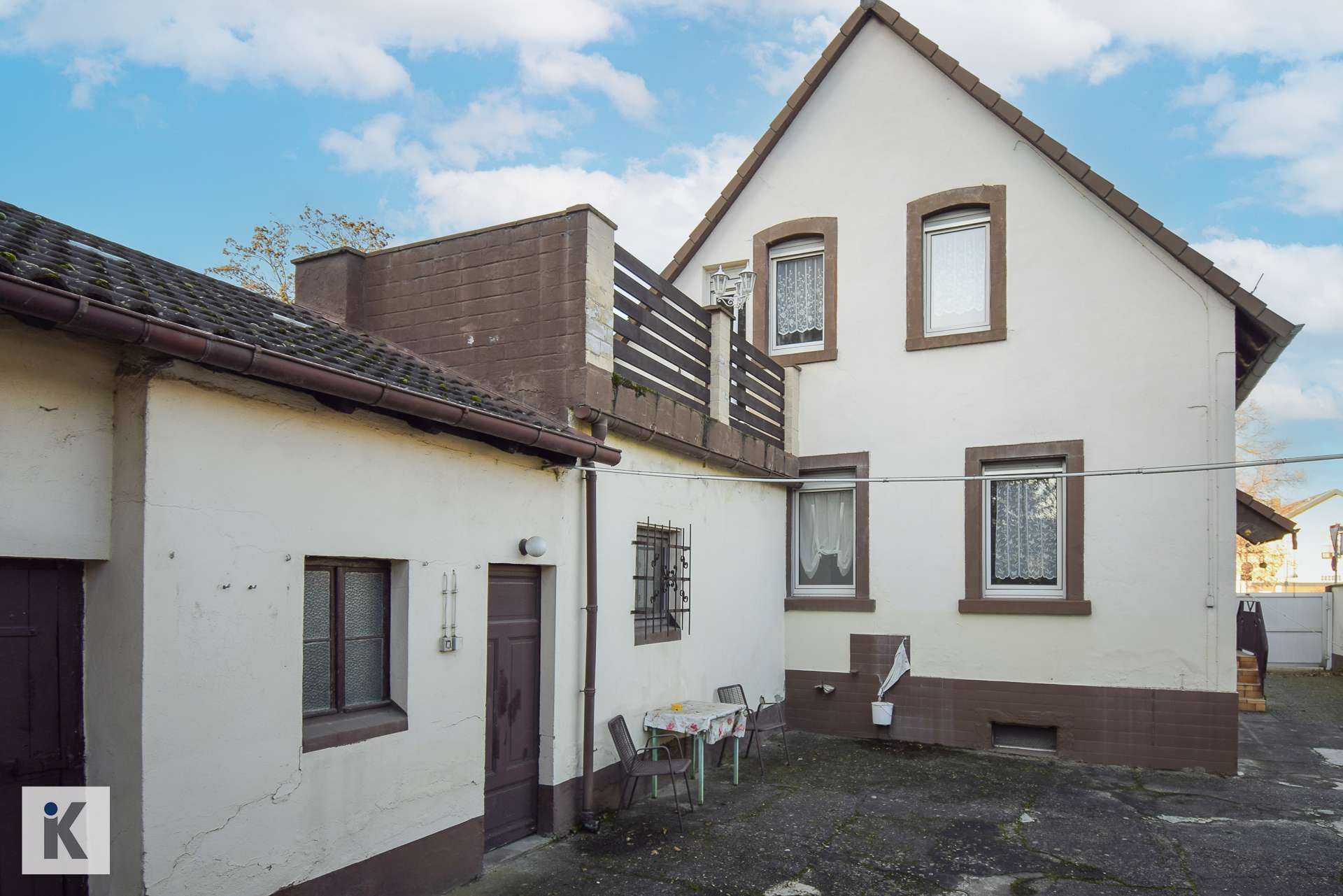 Hof mit Abstellräumen