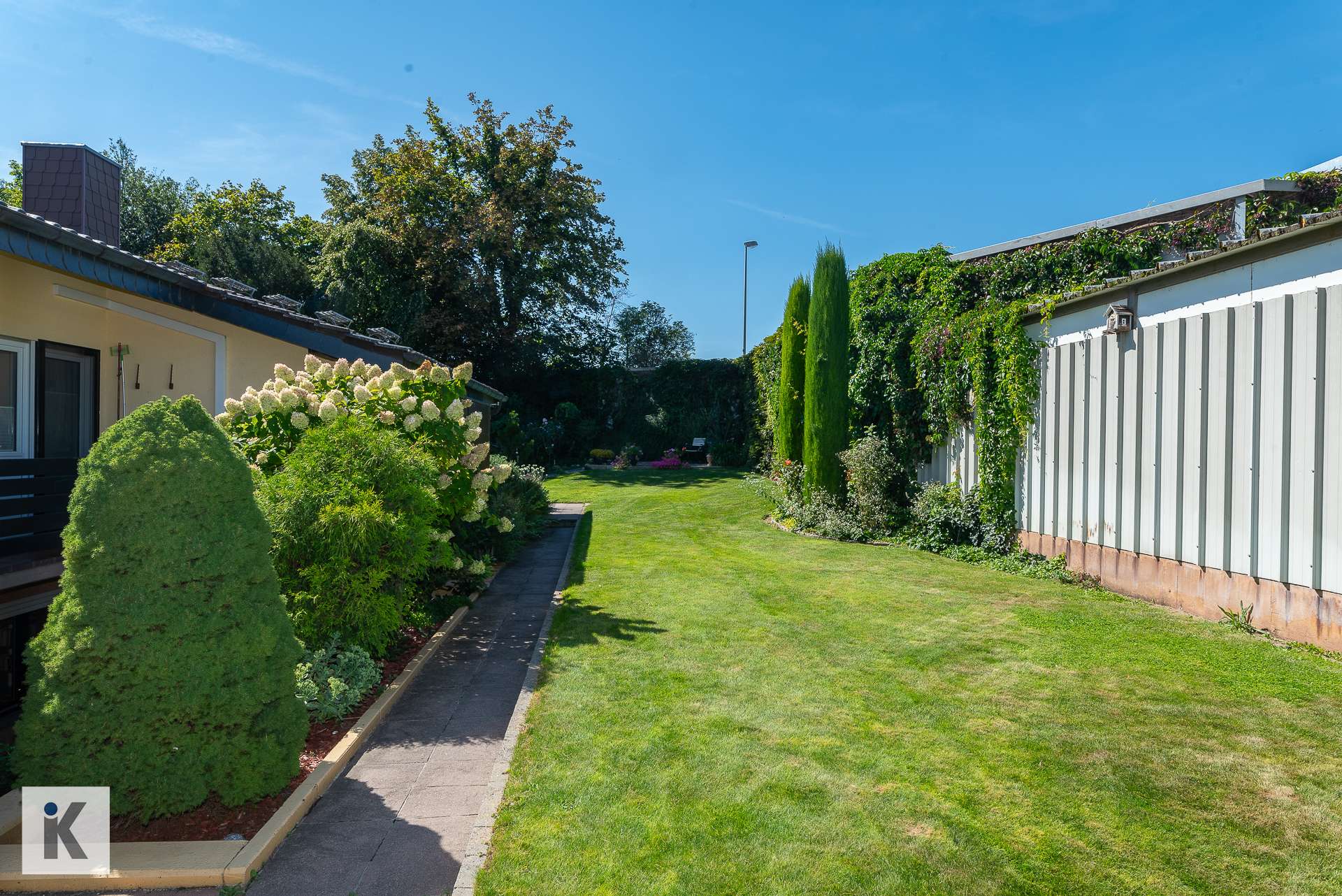 Garten- Seitenansicht