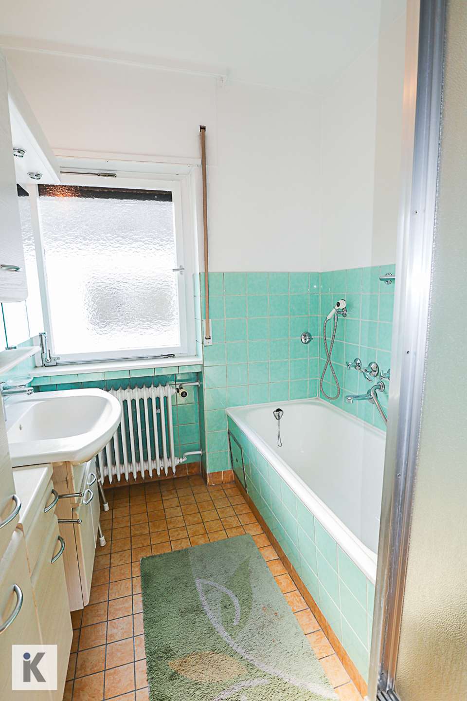 OG - Tageslichtbad mit Wanne und Dusche