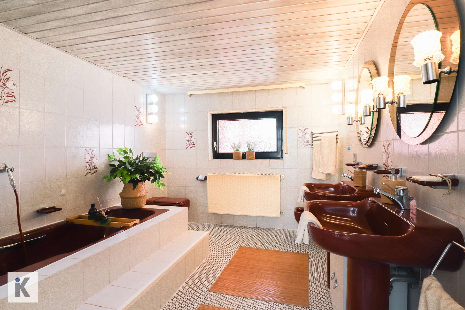 Geräumiges Badezimmer