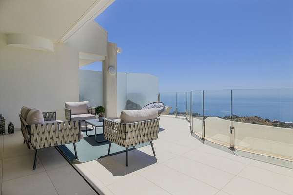 Luxuriöses Duplex-Penthouse mit Meerblick in Stupa Hills, Benalmádena