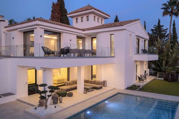 Villa La Vista: Luxus und Eleganz mit Panoramablick in El Rosario, Marbella