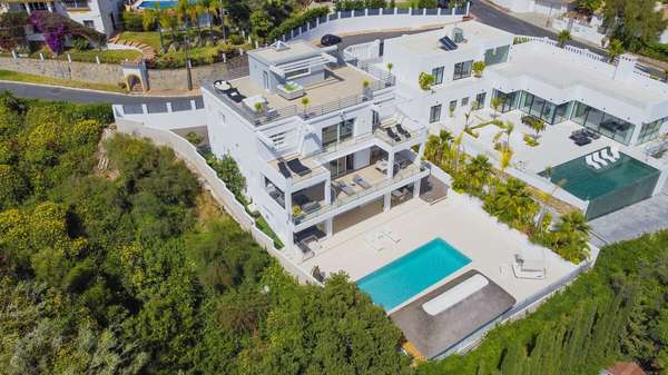 Zeitgenössische Villa mit Mittelmeerblick in El Rosario, Marbella