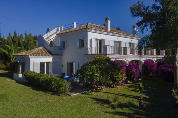 Andalusische Villa in Guadalmina Baja in Strandnähe