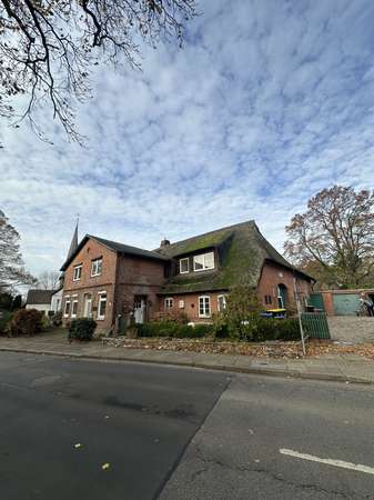 Vielseitige Immobilie:  Dreifamilienhaus im Herzen von Flintbek