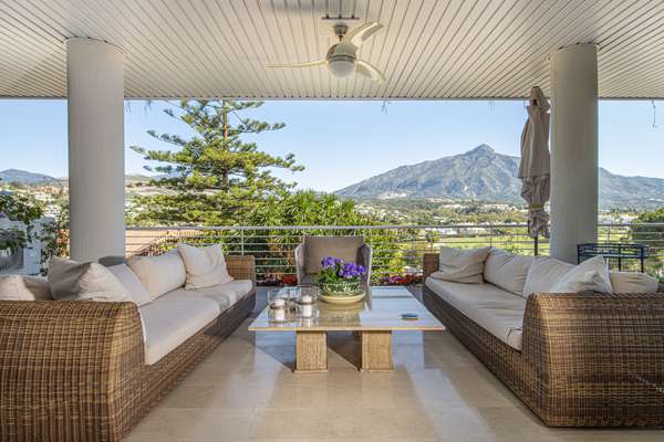 Größte 2 Schlafzimmer Wohnung in sicherer Gemeinschaft mit Panoramablick auf Berg , Golf und Meer