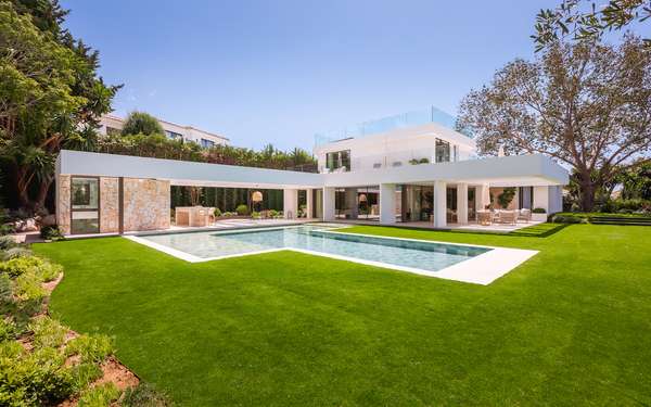 Elegante Luxusvilla im begehrten Nueva Andalucia erleben
