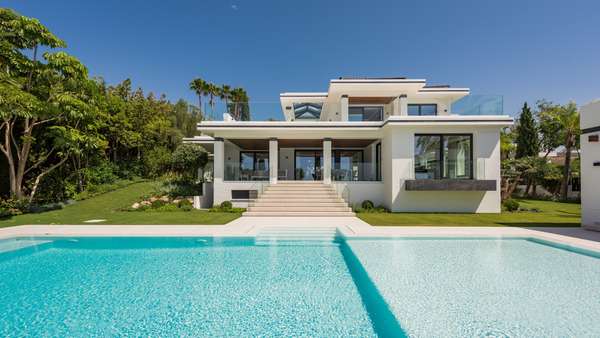 Luxuriöse neue Villa mit Privatpool in Los Flamingos, Benahavis