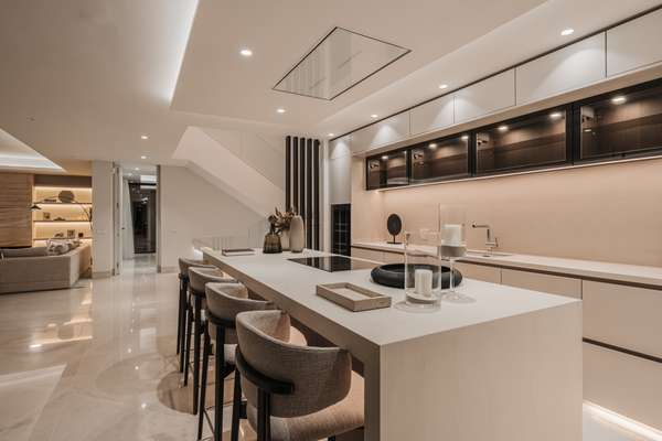 Luxuriöse Moderne Villa an der Goldenen Meile