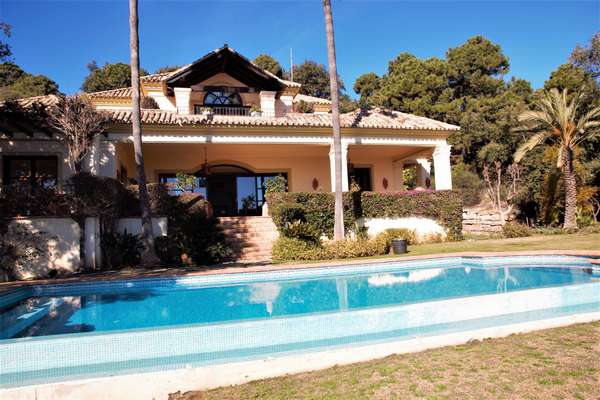 Luxuriöse Villa in La Zagaleta mit Panoramablick