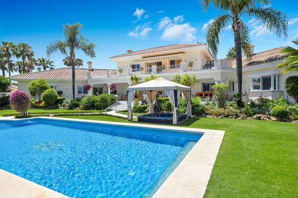 Vollständig renovierte Villa in URB. La Cerquilla, Nueva Andalucía, Marbella