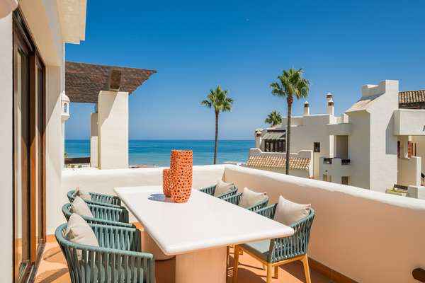 Frontline Beach Penthouse in Bahía del Velerín in Estepona