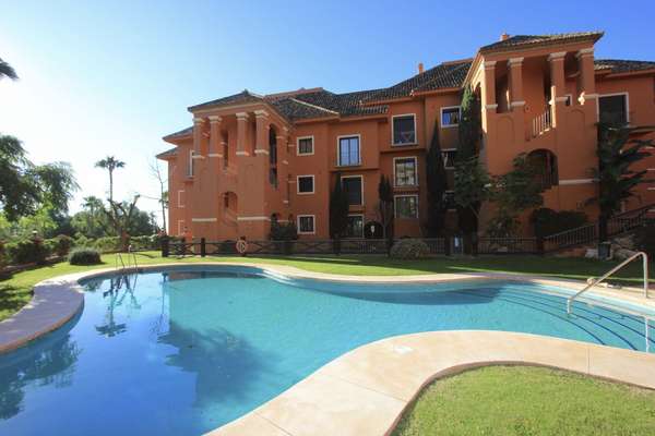 Luxuriöses Penthouse mit Meerblick in Monte Halcones