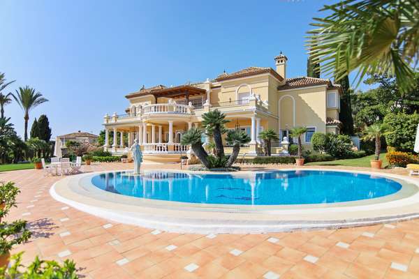 Herrschaftliche Villa in El Paraiso Alto mit Panoramablick