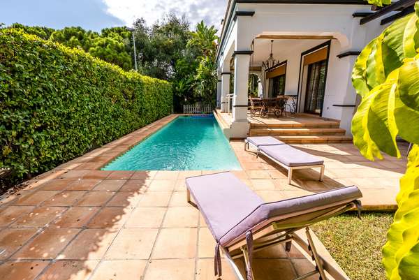 Moderne Villa mit Panoramablick in Huerta Belon, Zentrum von Marbella