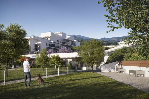 A beautiful new-build development located in the exclusive La Resina Golf area of Estepona, within the renowned “New Golden Mile,” near Puerto Banús and Marbella. This area is known for its idyllic setting, which combines panoramic views of the Mediterranean Sea with stunning mountain scenery.This development is a true reflection of its name, “anhelo” in Finnish—it is much more than a home; it is the lifestyle you’ve always dreamed of. This Mediterranean paradise with views of the sea and mountains allows you to enjoy its climate, culture, and cuisine all year round.Each of its 75 homes has been designed so that spaciousness and natural light blend seamlessly with the terraces and spectacular common areas, creating a continuous flow between indoors and outdoors. Open spaces that breathe with you, that gaze toward the horizon, and that turn every moment into an unforgettable memory.The common areas are much more than just a place to pass through: they form a 10,000 m² private retreat, where meticulous design unites architecture and landscape in a unique setting. An open, airy space, created for you to relax and enjoy the peace and beauty this residential complex offers.The outdoor areas are designed to promote the well-being and enjoyment of residents, with meticulous attention to every detail. Spectacularly beautiful gardens, walking paths, and peaceful relaxation areas will allow you to enjoy tranquility and silence.The residential complex will feature a leisure pool and a 25-meter infinity pool, located at the heart of the complex, perfect for swimming under the Mediterranean sun.Lucky future residents will enjoy a spacious, fully equipped fitness area to stay in shape, a furnished and connected workspace, as well as an outdoor area specifically designed for pet recreation and bathing.The community consists of two buildings with 61 and 14 exclusive two-, three-, and four-bedroom residences, offering ground-floor homes with private gardens, mid-floor apartments with spacious terraces, and duplex homes with a solarium.